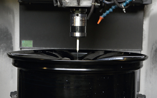 SAI - 휠 림 생산을 위한 인라인 측정을 수행하는 RMP60.